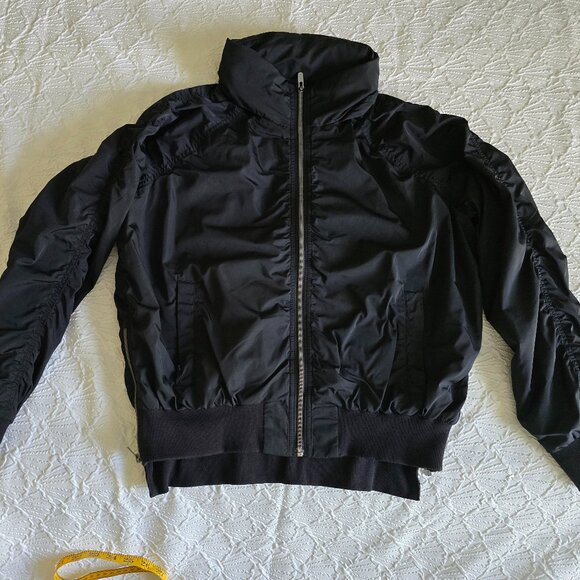 Athleta Jet Set Bomber Jacket Black Sz Medium EUC - Picture 3 of 15
